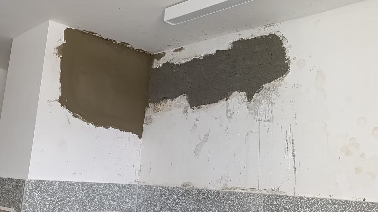 Prasklý hydrant na Karlově univerzitě: havarijní výměna požárního potrubí na klíč: WhatsApp Image 2026 08 21 at 15.13.48